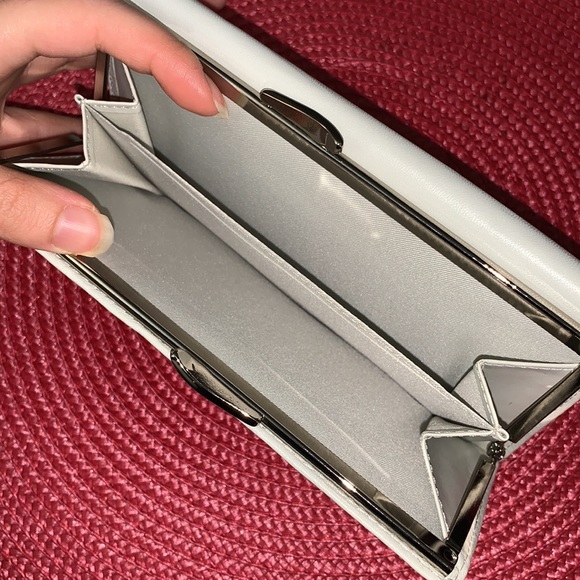 Off-White / Light Beige Genuine Leather Wallet - Picture 14 of 14